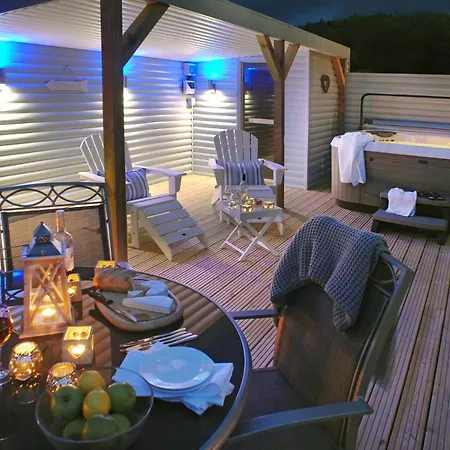 Holiday home Sandpipers Luxury Hot Tub With 2 Ensuites A Private Sauna & Bbq Terrace