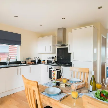 Holiday home Sandpipers Luxury Hot Tub With 2 Ensuites A Private Sauna & Bbq Terrace